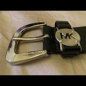 Michael Kors logo disc leather belt!
